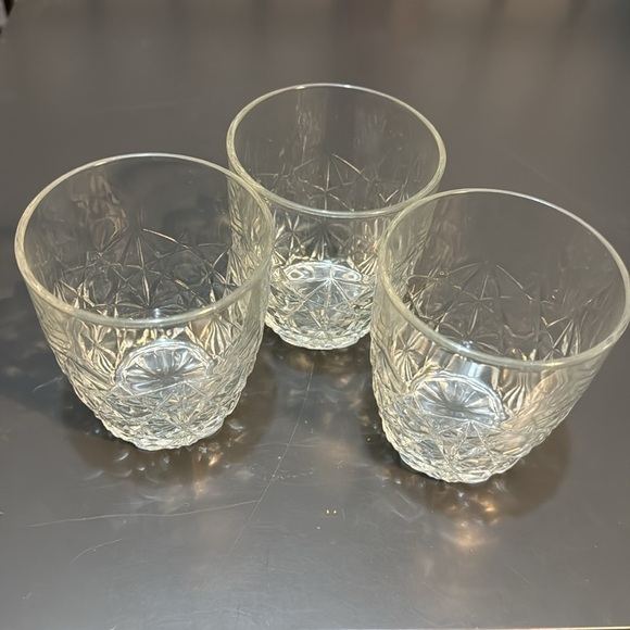 Pressed Glass Crown Point 3 Whiskey Glasses On The Rocks Barware - Picture 2 of 10